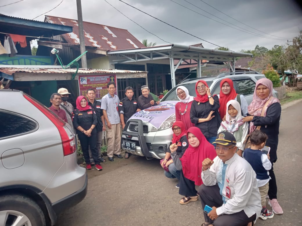 Peduli Terhadap Sesama,Organisasi  Raflesia Damai Bersama Kota Bengkulu Serahkan Bantuan Korban Kebakaran di Kabupaten Seluma