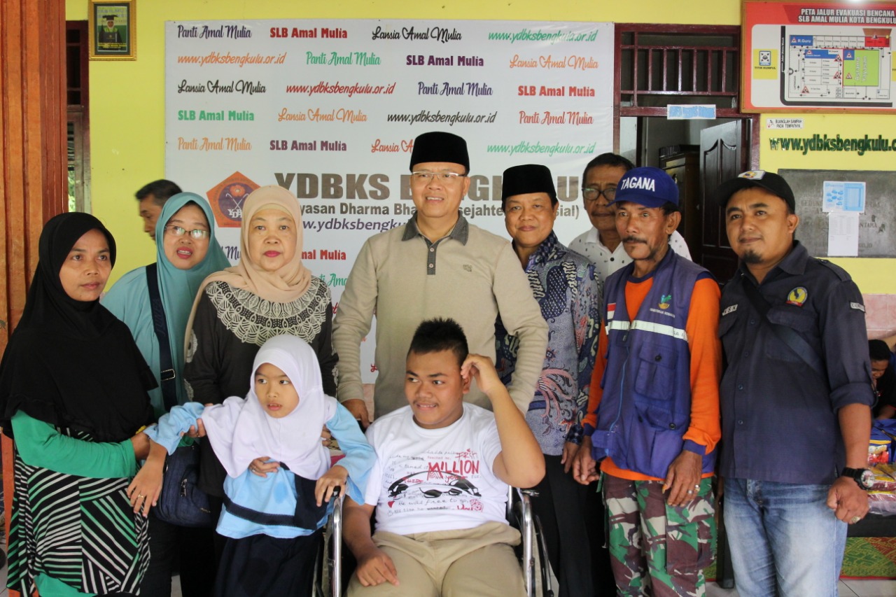 https://www.teropongpublik.com/serahkan-bantuan-sepeda-motor-gubernur-bengkulu-wujud-kepedulian-kepada-masyarakat-peduli-sesama