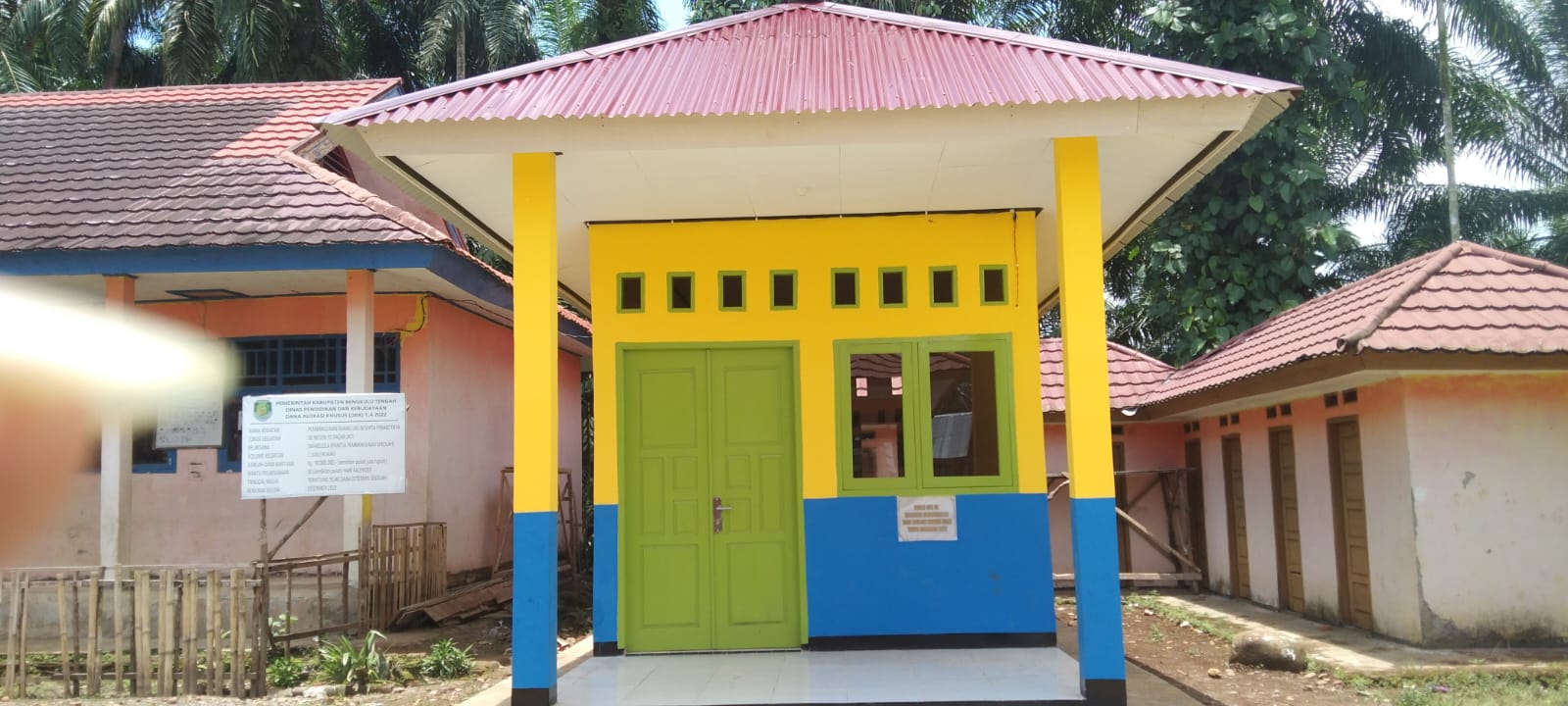 Meningkatkan Pendidikan dan Kesehatan SD Negeri 92 Pagar Jati Kab Benteng Bagun Ruang UKS dan Laboratorium